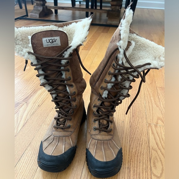 UGG ADIRONDACK TALL Suede Leather Sheepskin Lined Boots 6 Vibram Chestnut - Picture 1 of 6